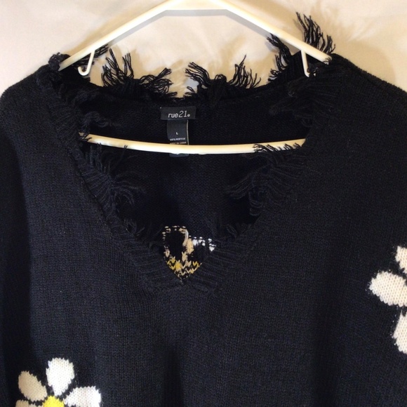 Rue 21 Large Black Daisy Distressed Sweater Grunge Y2K Indie Ripped Hem Crop Top - Picture 3 of 7